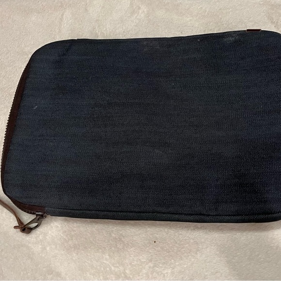 Incase 11” laptop case - Picture 2 of 4